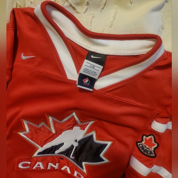 Team Canada Youth Olympic Nike Hockey Jersey - Picture 12 of 16